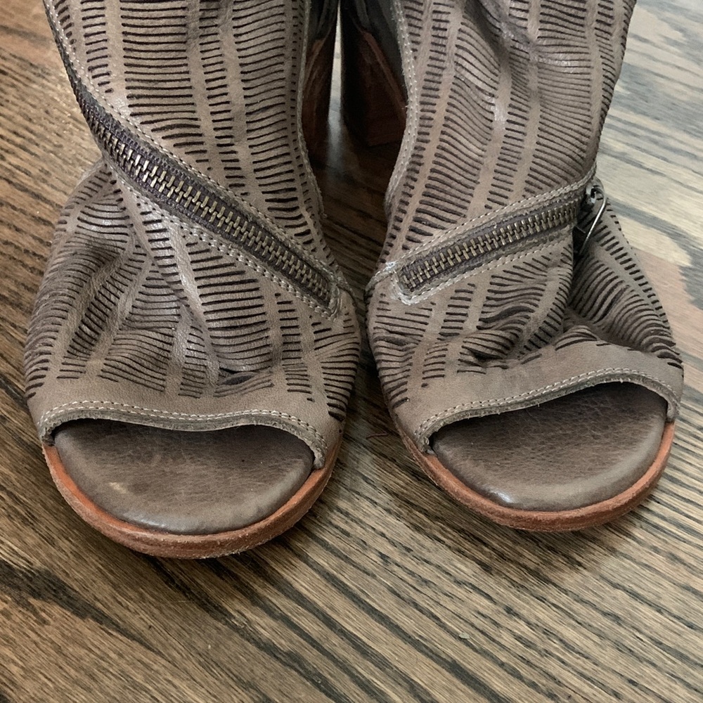 Baske Stylish Brown Leather Peep-Toe Ankle Boots - Picture 3 of 10